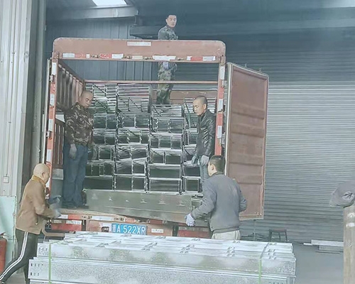 镀锌梯式桥架发往忻州