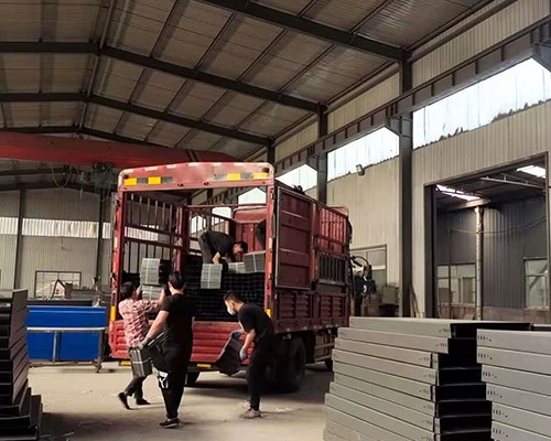 槽式桥架发往长治